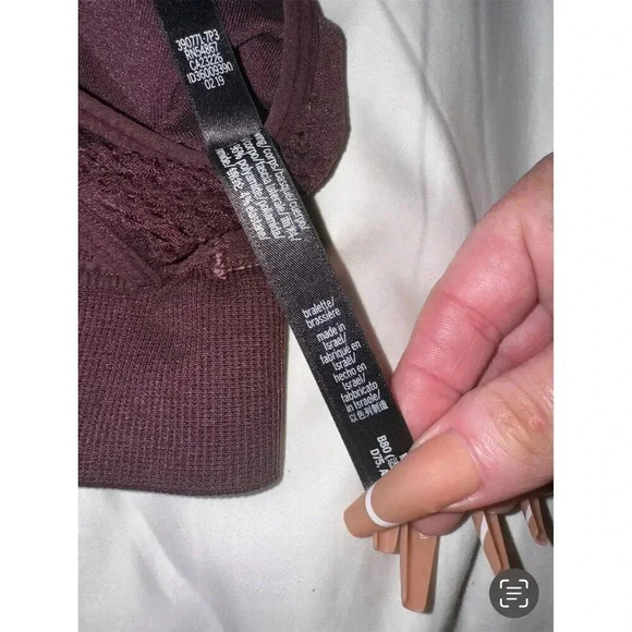 Victoria Sport Laser Cut Seamless Sports Bra Medium Wine Color Yoga Pilates - Picture 5 of 9